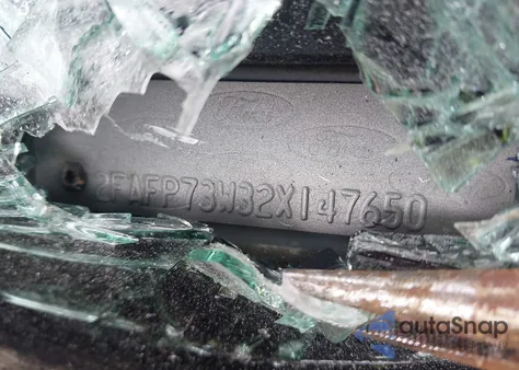 2002 Ford Crown Victoria Standard из США, поврежденный, VIN 2FAFP73W32X147650